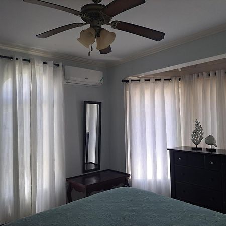 Ivory Tower Ocho Rios 아파트 외부 사진